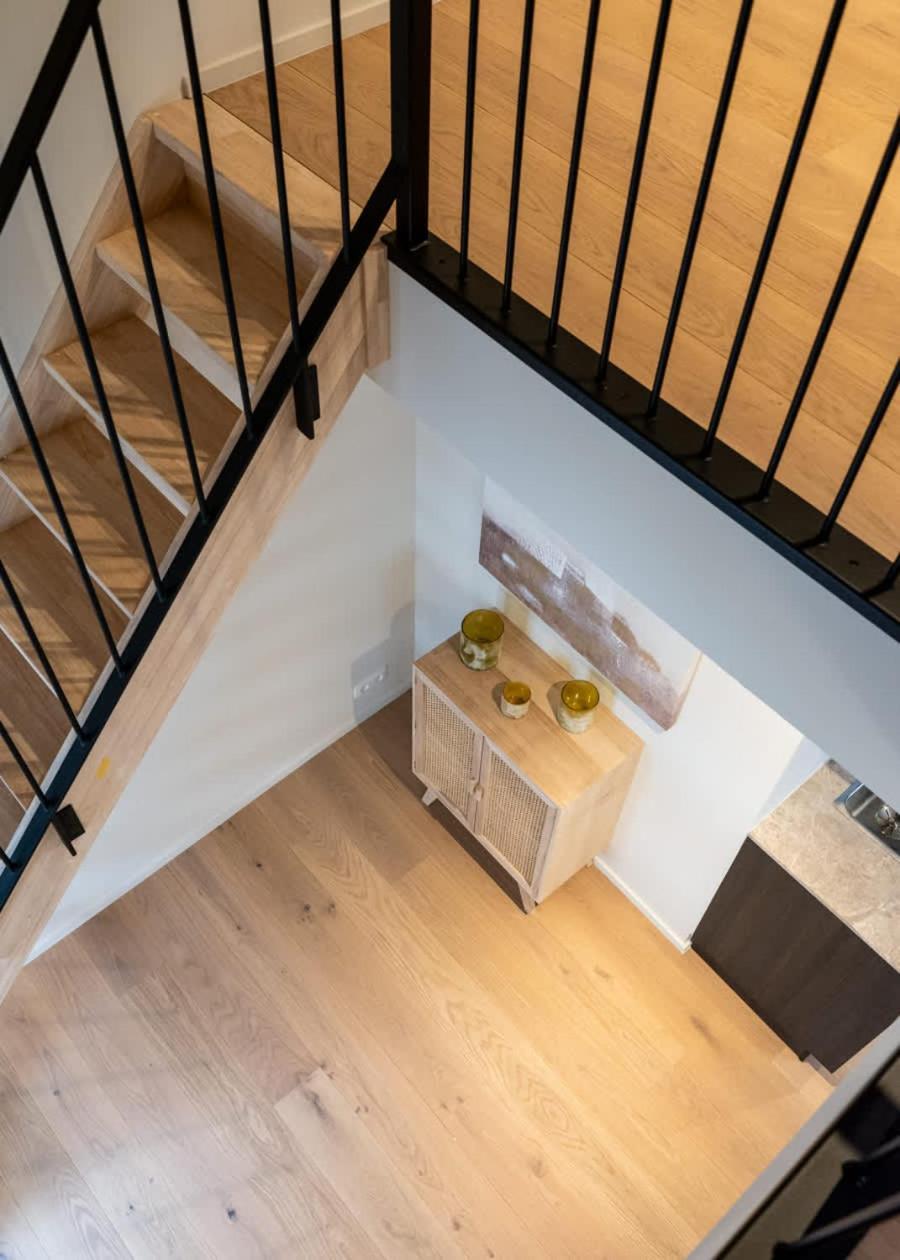Huswell - Stylish Duplex With Premium Materials In Center Gand